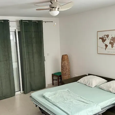 Lits Faits, Valise A Poser, 3 Mn Futuroscope 샤세노일 뒤 푸아투