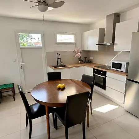 Lits Faits, Valise A Poser, 3 Mn Futuroscope