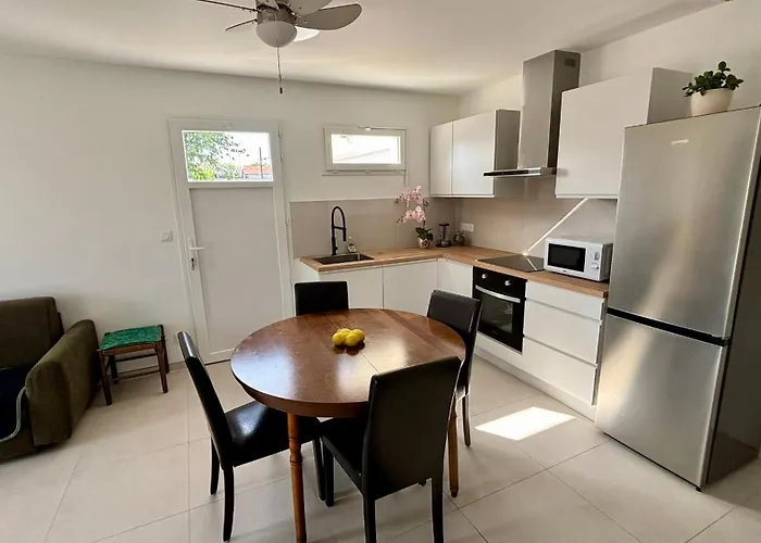 Lits Faits, Valise à Poser, 3 Mn Futuroscope