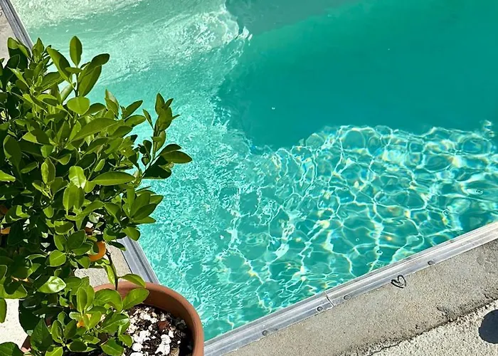 Lits Faits, Valise à Poser, 3 Mn Futuroscope Hébergement de vacances *